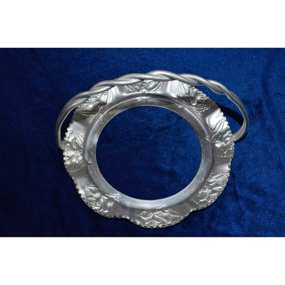 Vintage Aluminum Condiment Server With Divded Clear Glass Insert Leaves Dining - Picture 2 of 8